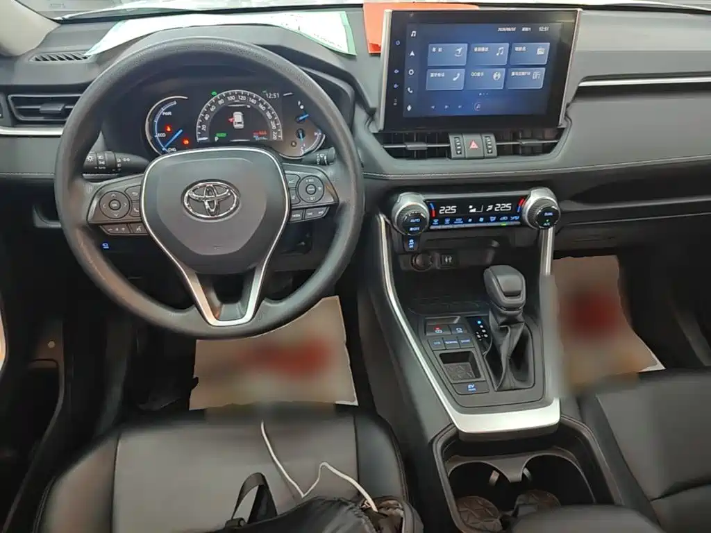 Toyota RAV4 2022 — фото 10