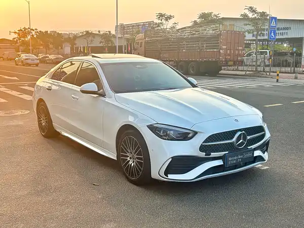 Mercedes-Benz C-Class 2024