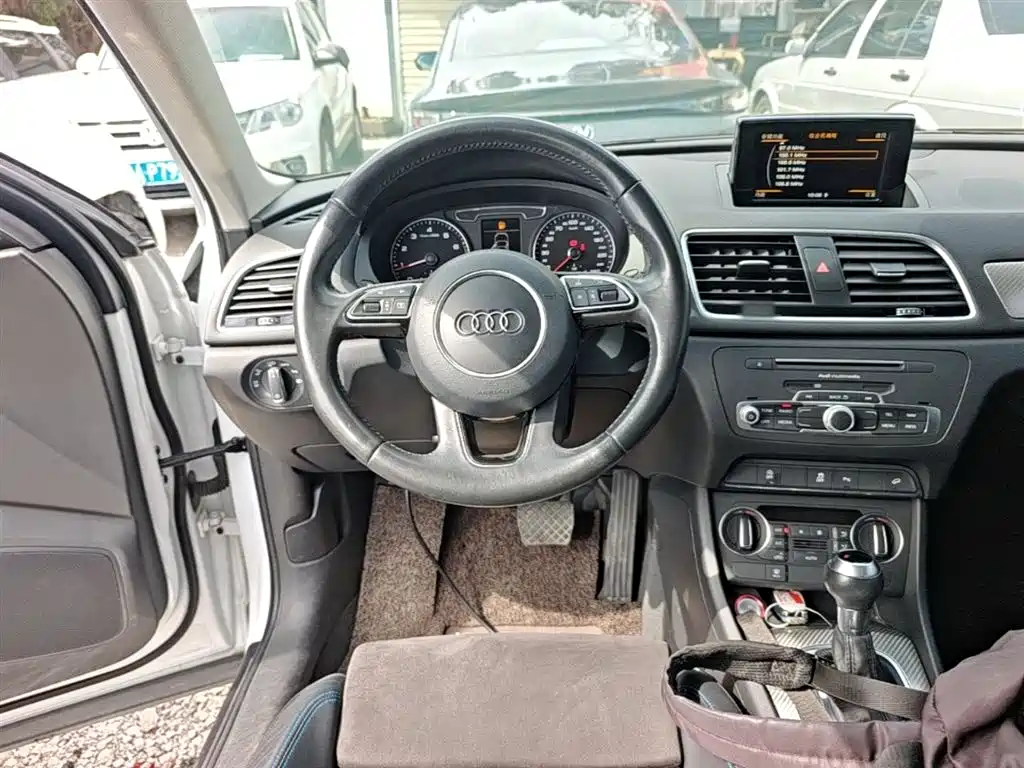 Audi Q3 2017 — фото 11