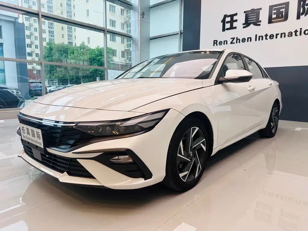 Hyundai Elantra 2023 — фото 1