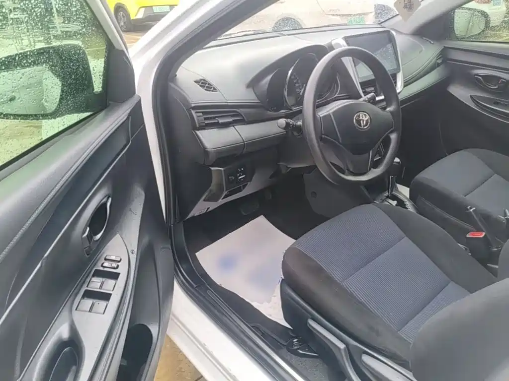 Toyota Yaris L 2018 — фото 16