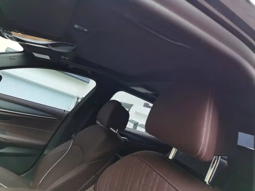 BMW 5 Series 2021 — фото 14