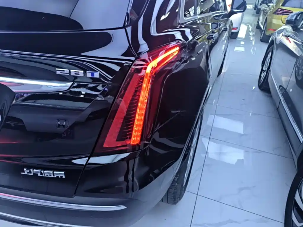 Cadillac XT5 2024 — фото 8