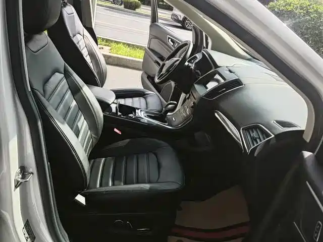 Ford Edge 2018 — фото 13