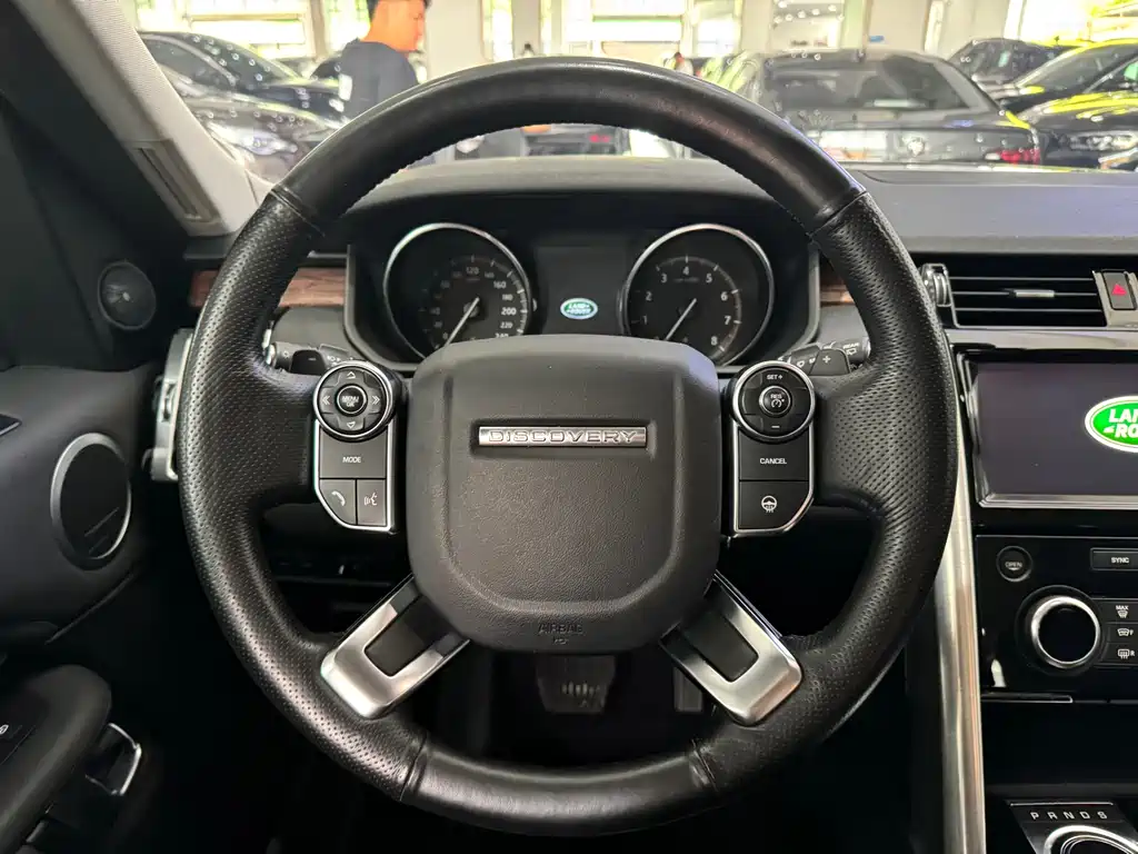 Land Rover Discovery 2017 — фото 12