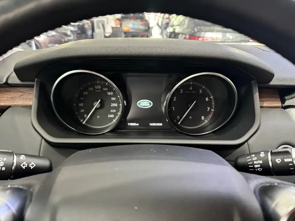 Land Rover Discovery 2017 — фото 11
