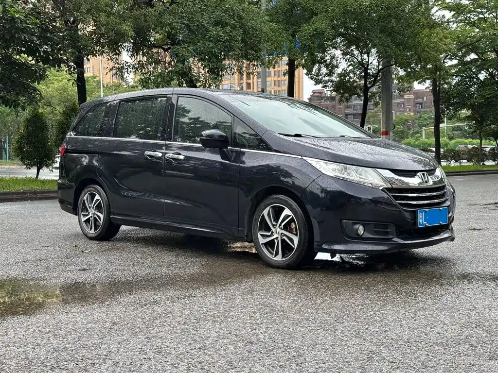 Honda Odyssey 2017 — фото 3