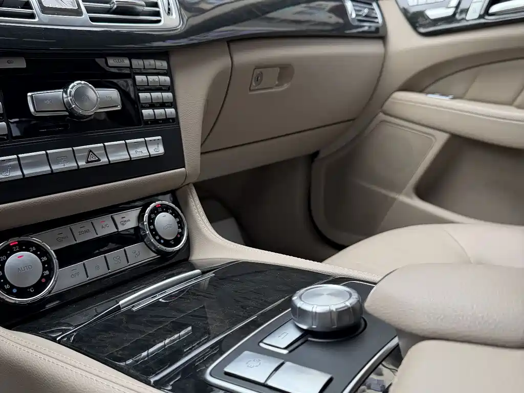 Mercedes-Benz CLS 2012 — фото 22