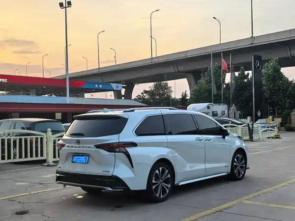 Toyota Granvia 2023