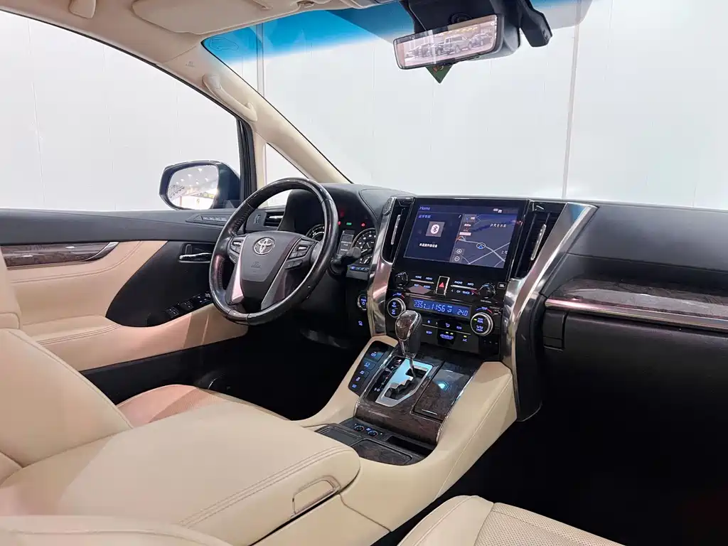 Toyota Vellfire 2022 — фото 15