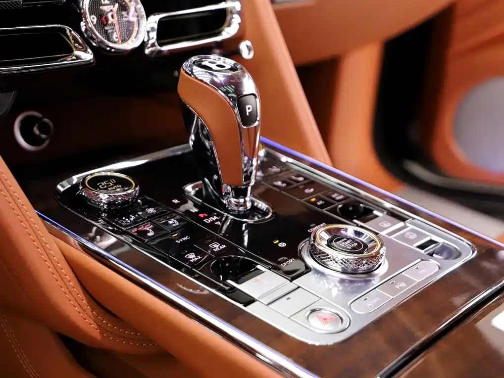 Bentley Flying Spur 2023 — фото 9