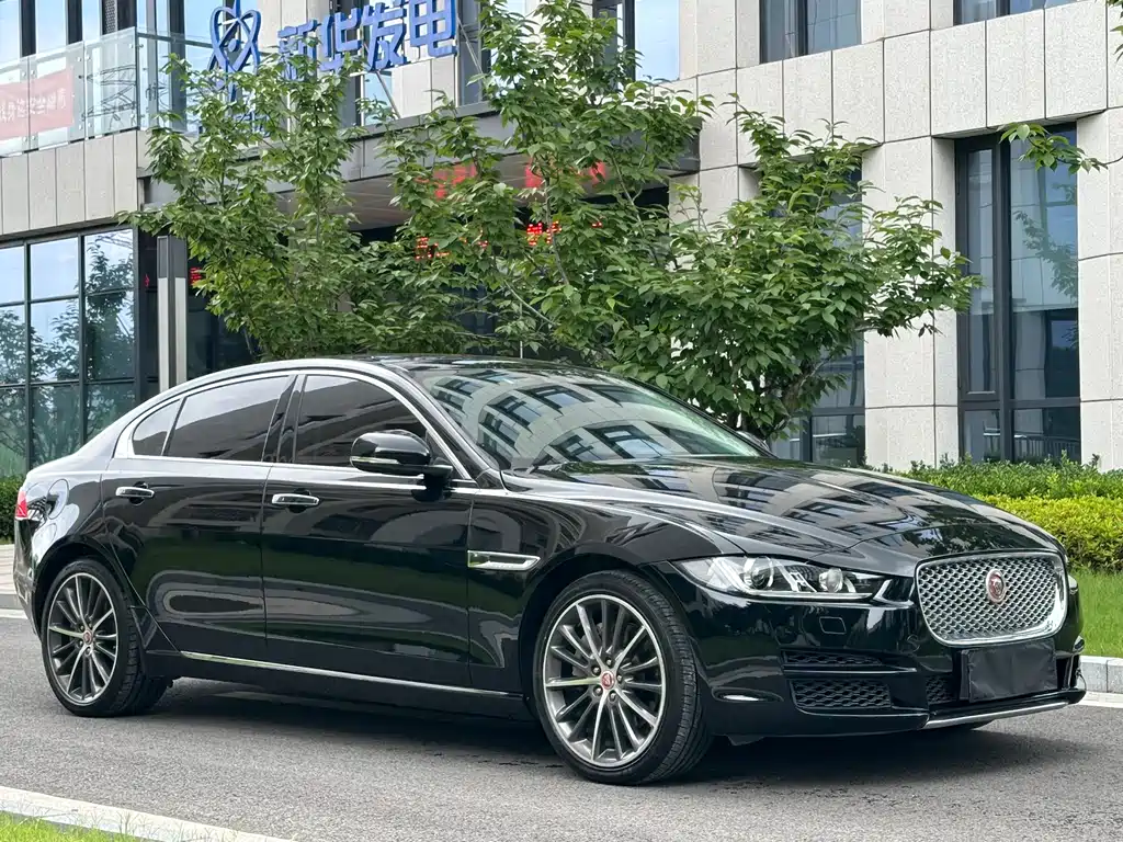Jaguar XEL 2019 — фото 3