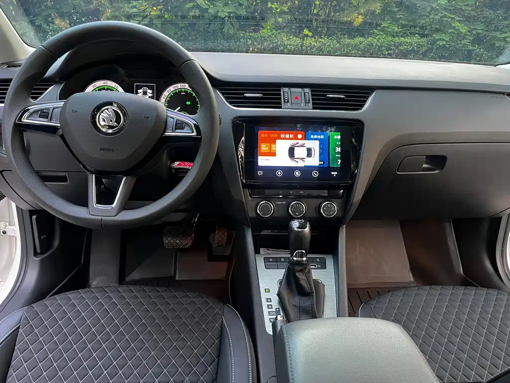 Skoda Octavia 2021 — фото 15