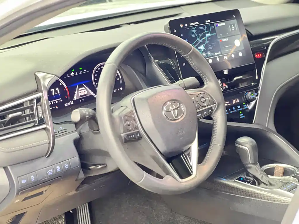 Toyota Camry 2022 — фото 12