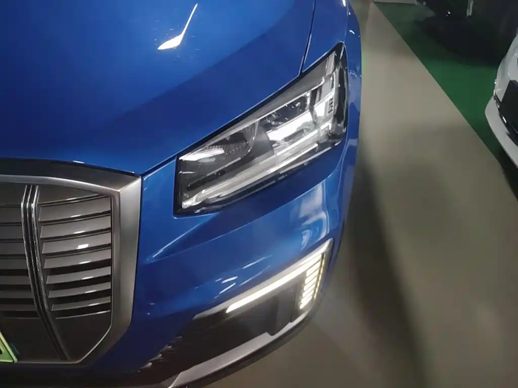 Audi Q2L e-tron 2020 — фото 24