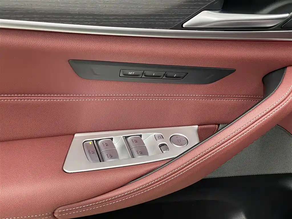 BMW 5 Series 2023 — фото 20