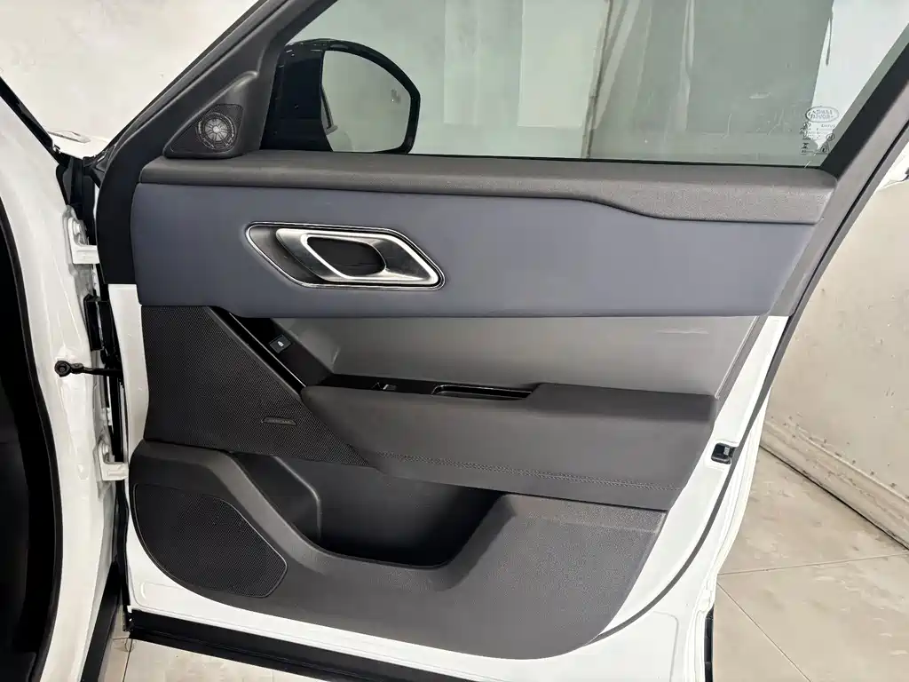 Land Rover Velar 2024 — фото 23