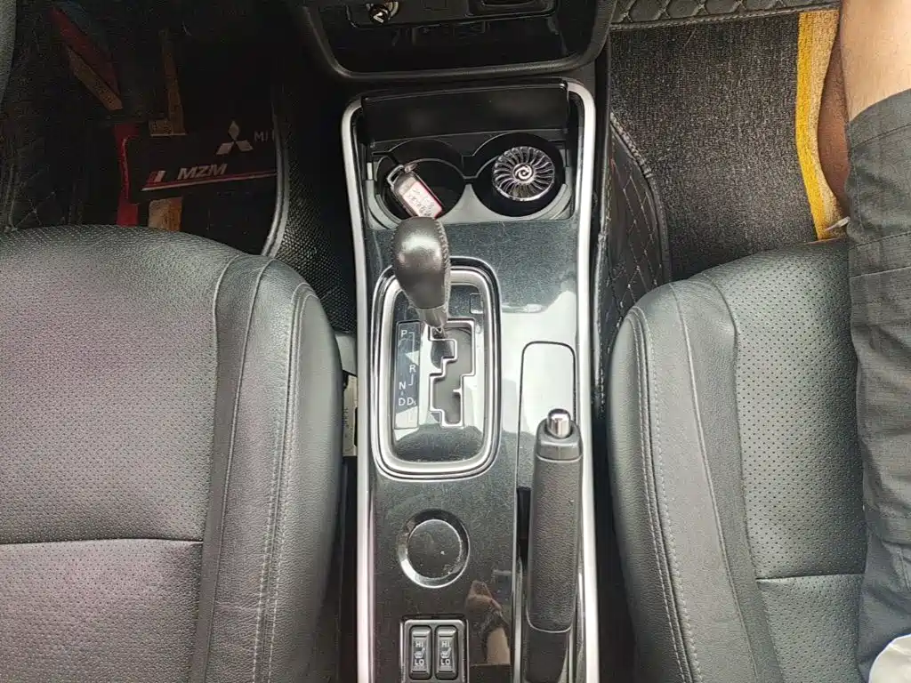 Mitsubishi Outlander 2017 — фото 14