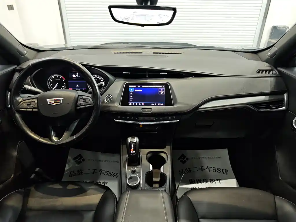 Cadillac XT4 2019 — фото 11