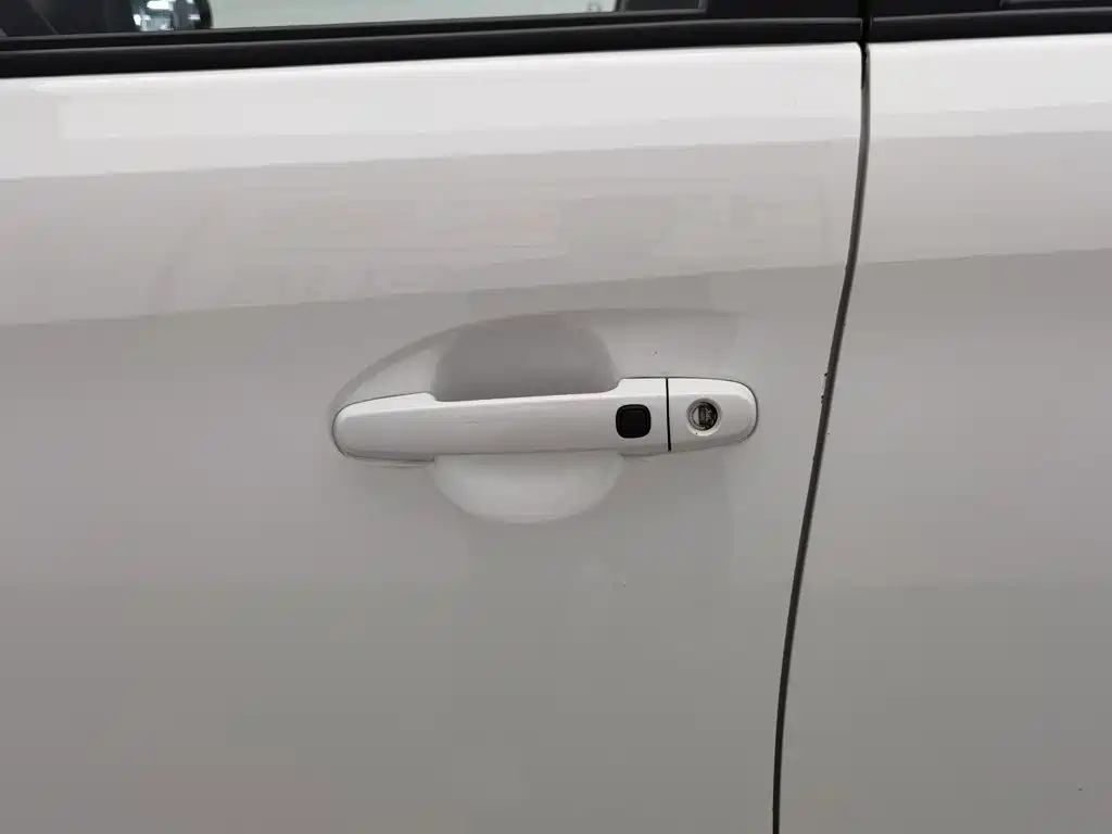 Toyota Yaris L 2021 — фото 18