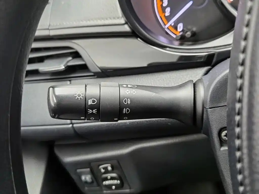 Toyota Yaris L 2021 — фото 21