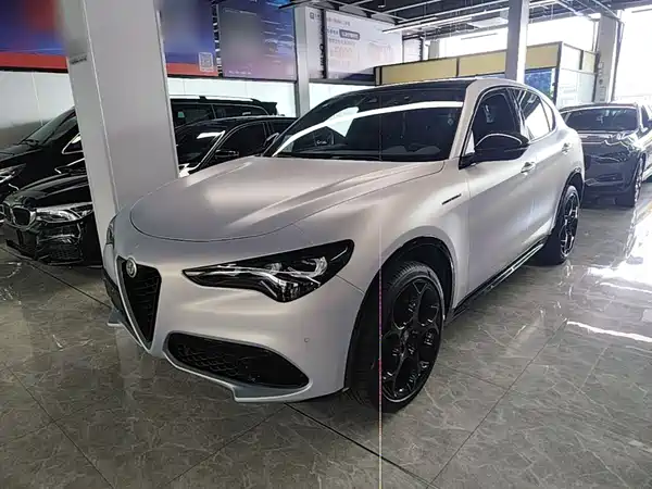 Alfa Romeo Stelvio 2023