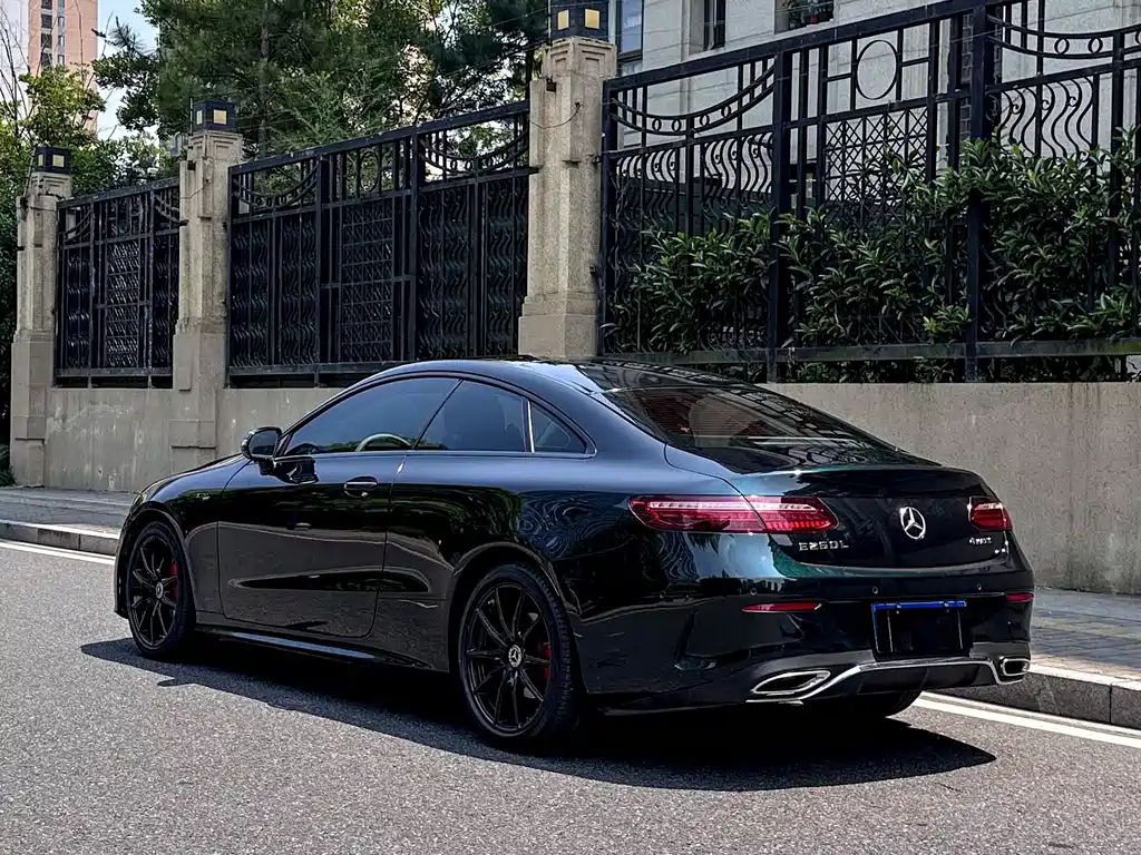 Mercedes-Benz E-Class 2023 — фото 4