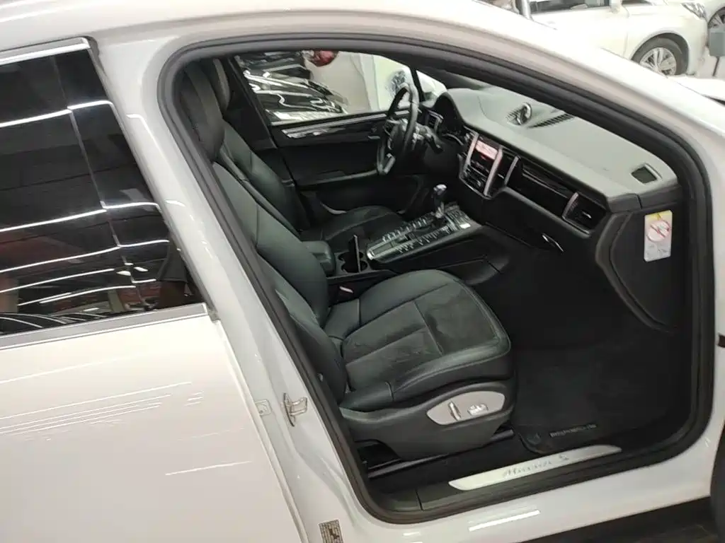 Porsche Macan 2017 — фото 25