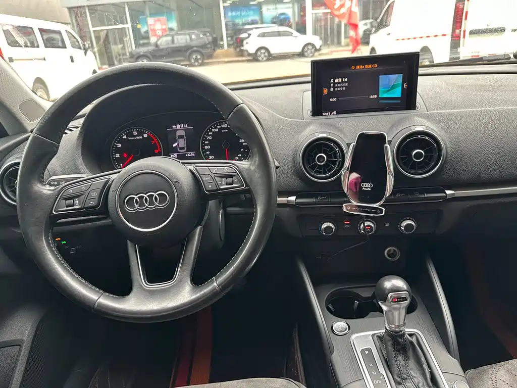 Audi A3 2018 — фото 8