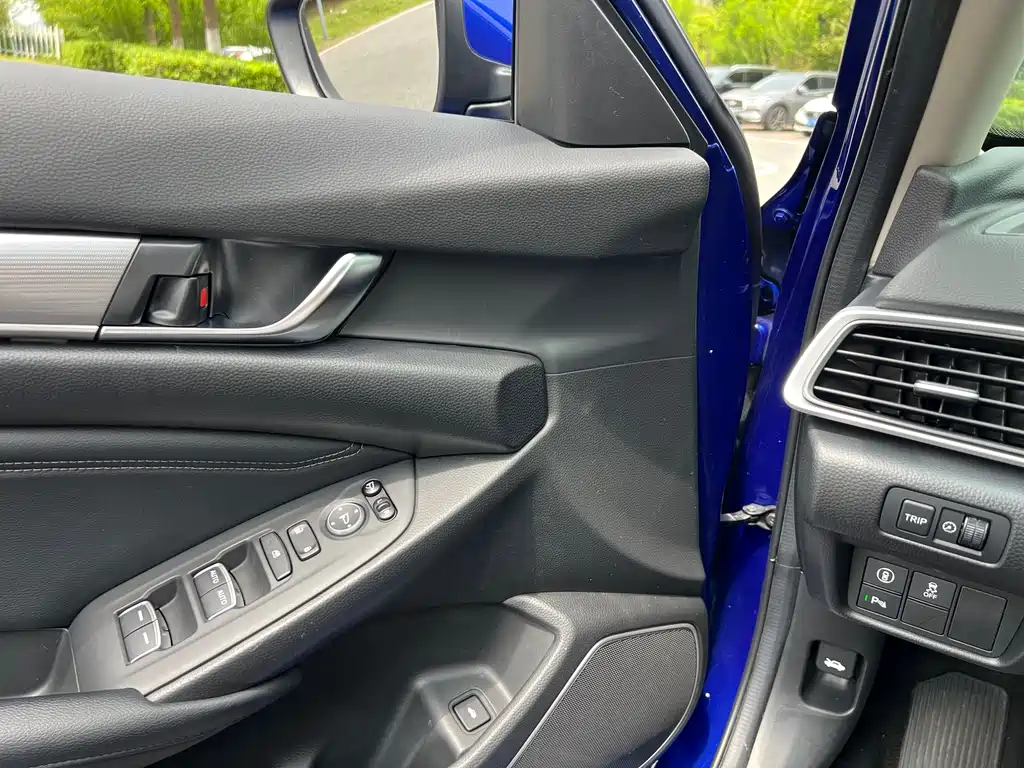 Honda Accord 2020 — фото 17