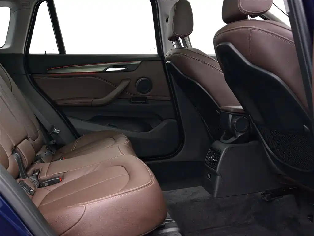 BMW X1 2018 — фото 12