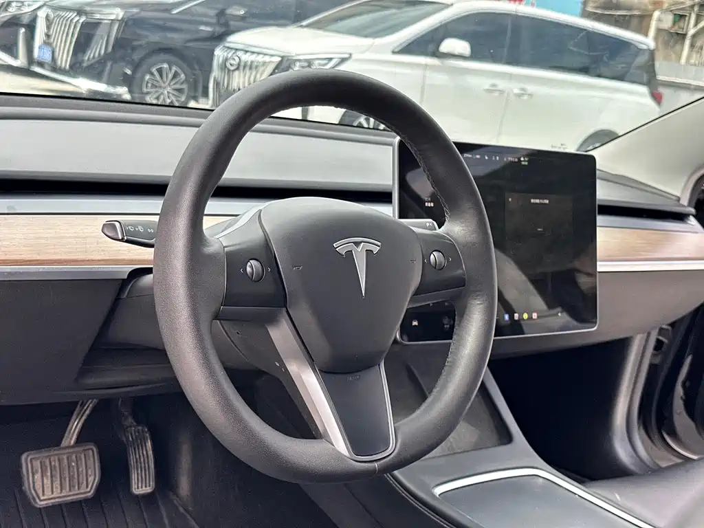 Tesla Model 3 2022 — фото 17
