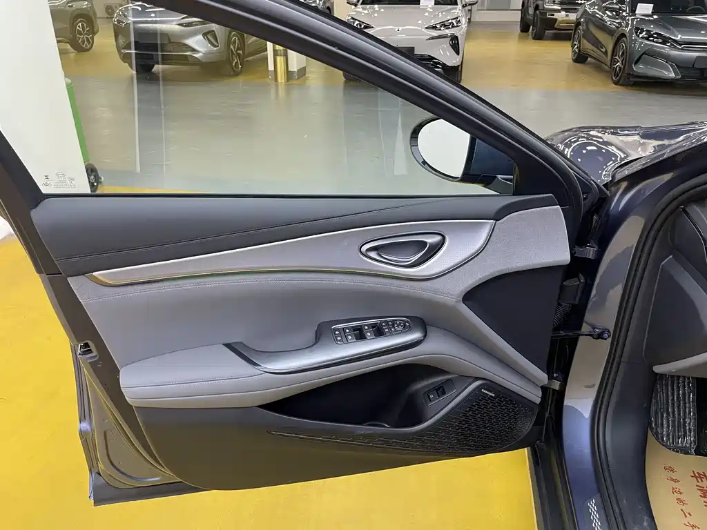BYD Seal 07 DM-i 2025 — фото 3