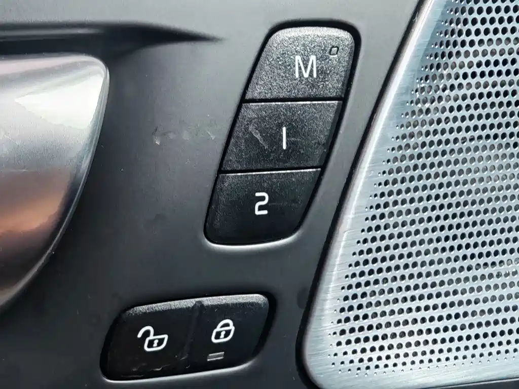 Volvo XC60 2023 — фото 36