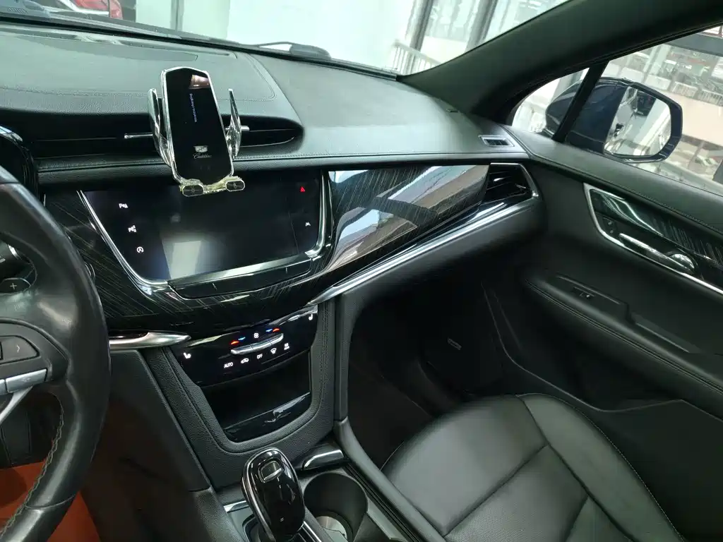 Cadillac XT6 2020 — фото 11