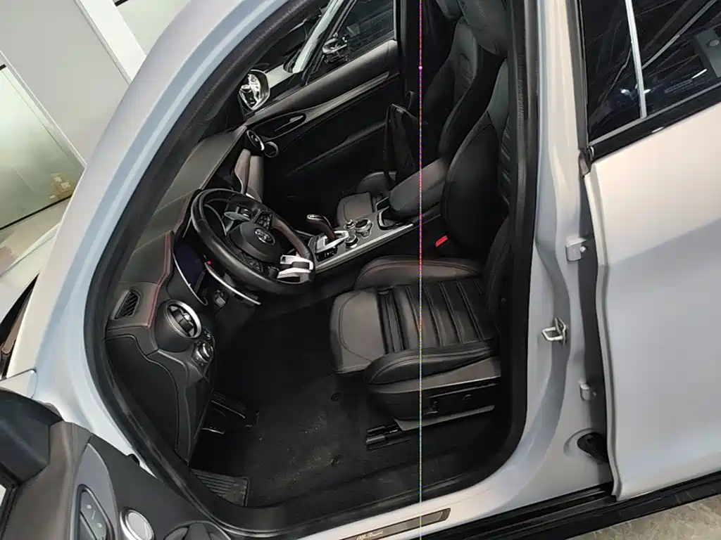 Alfa Romeo Stelvio 2023 — фото 15