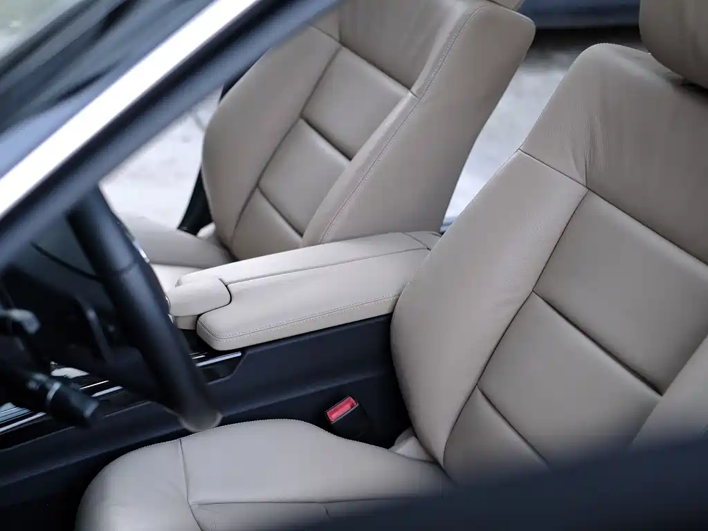 Mercedes-Benz E-Class 2011 — фото 24