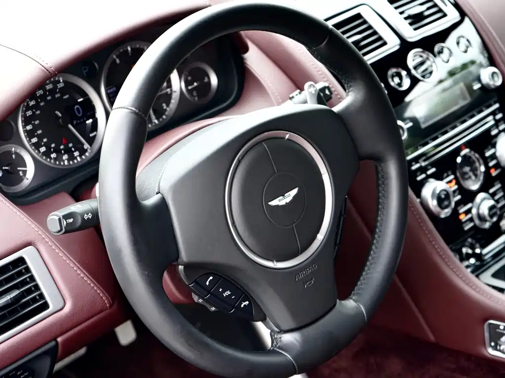 Aston Martin Rapide 2016 — фото 8