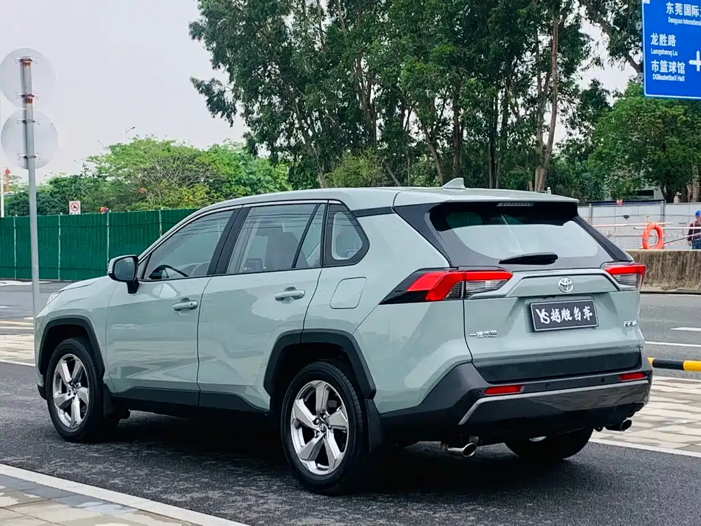 Toyota RAV4 2021 — фото 14