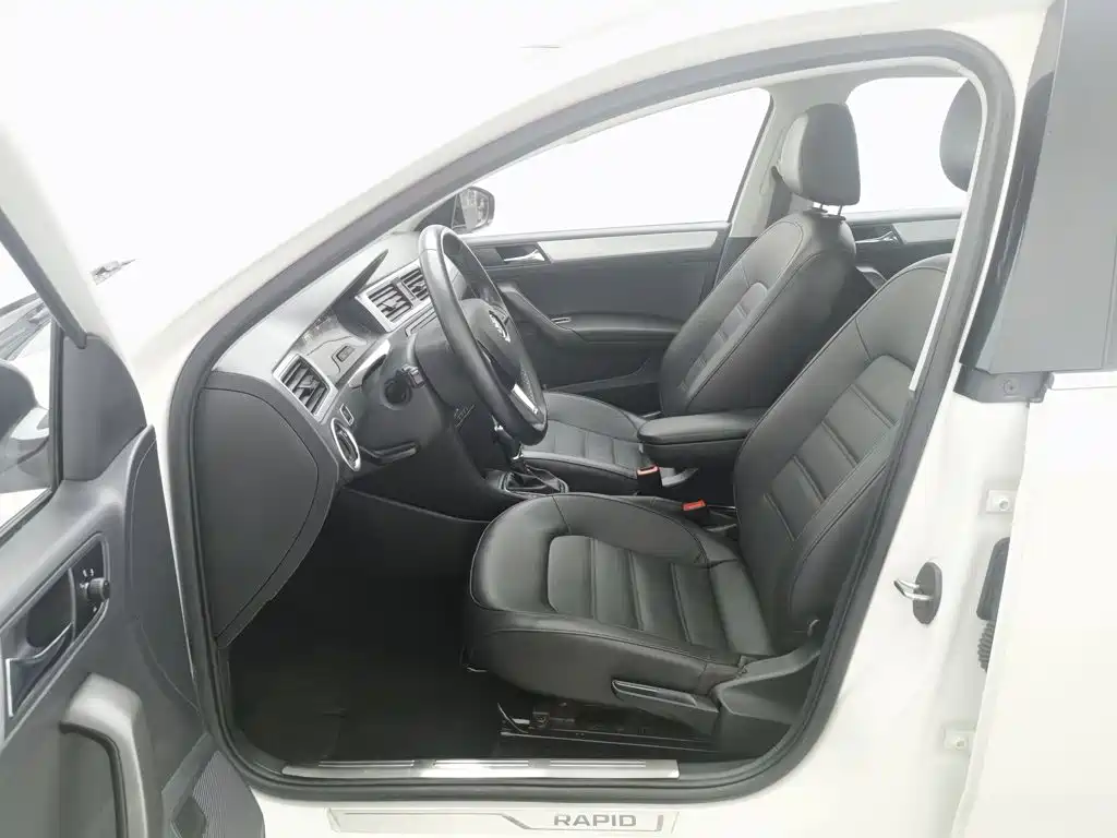 Skoda Rapid Spaceback 2015 — фото 10