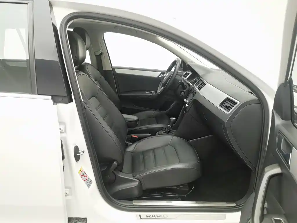 Skoda Rapid Spaceback 2015 — фото 23