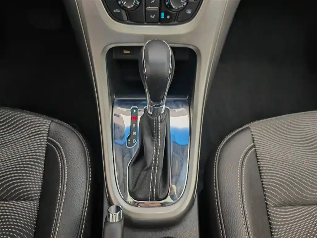Buick Excelle 2014 — фото 13