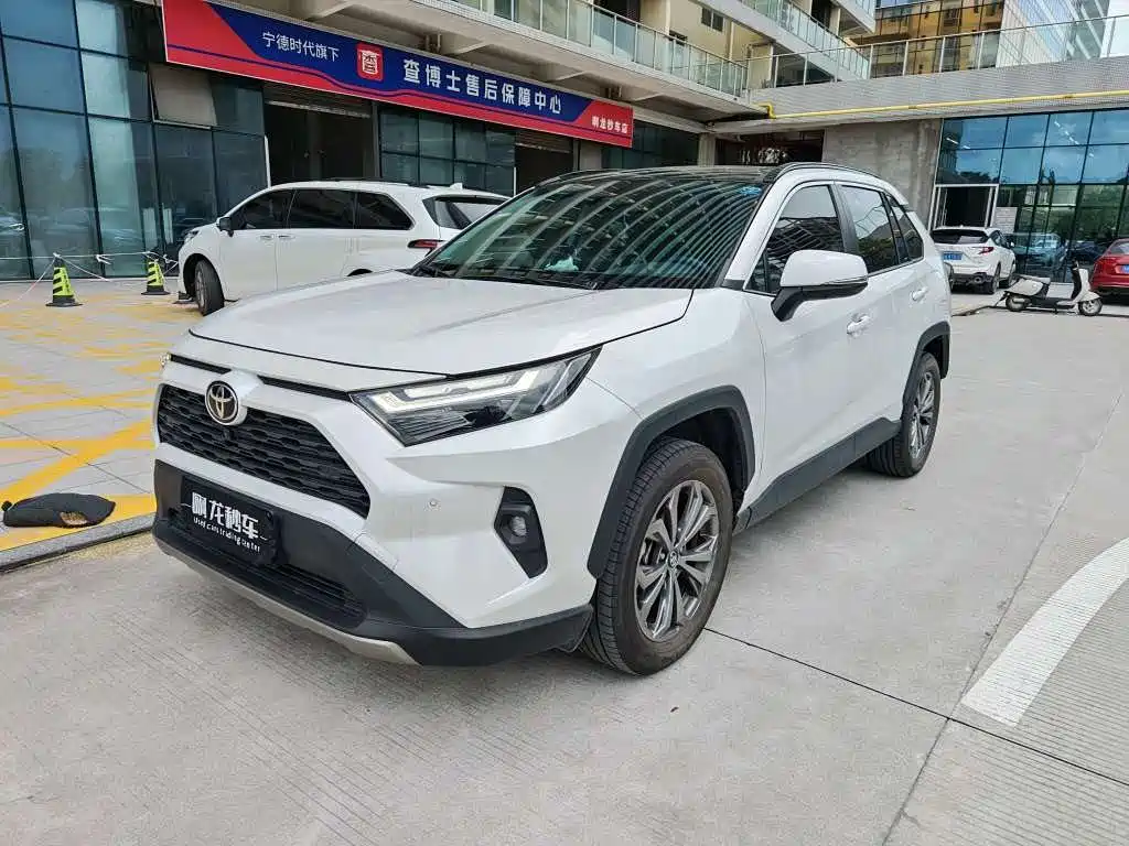 Toyota RAV4 2024 — фото 1