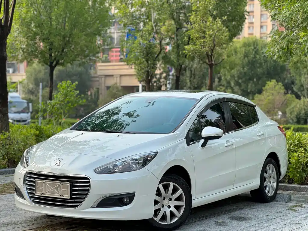 Peugeot 308 2016 — фото 1