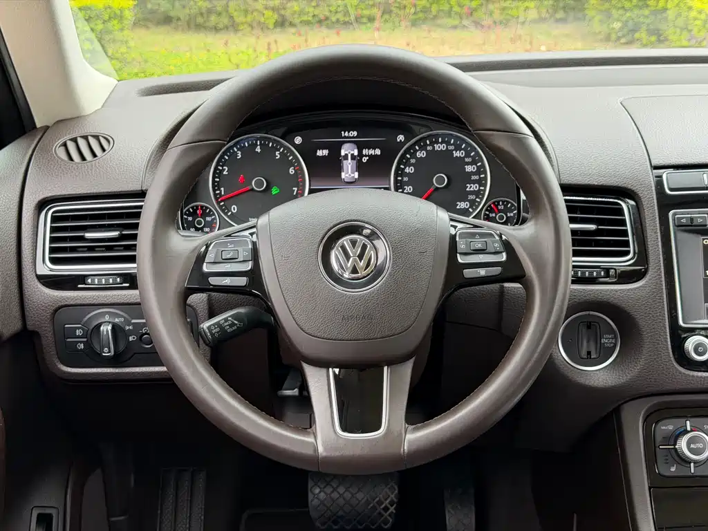Volkswagen Touareg 2017 — фото 10