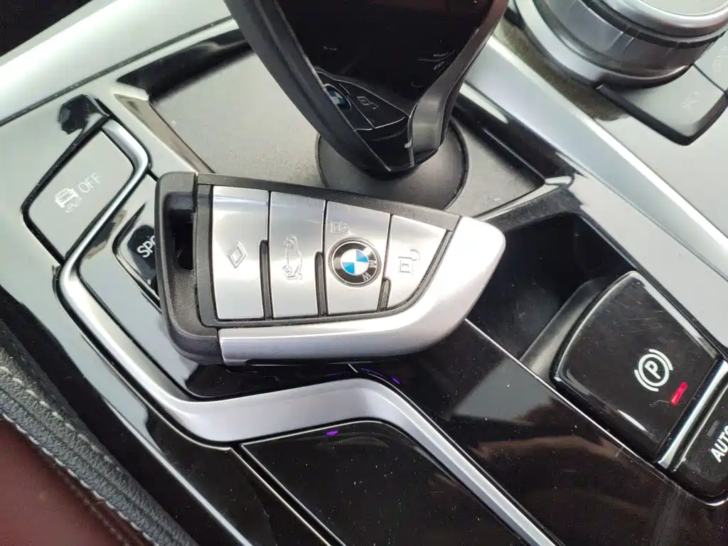 BMW 5 Series 2021 — фото 17