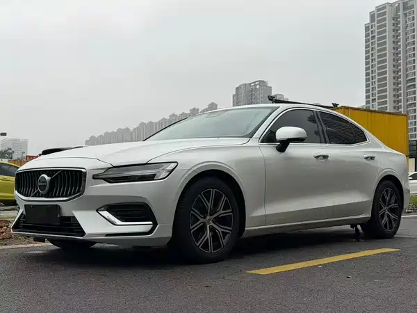 Volvo S60 2025