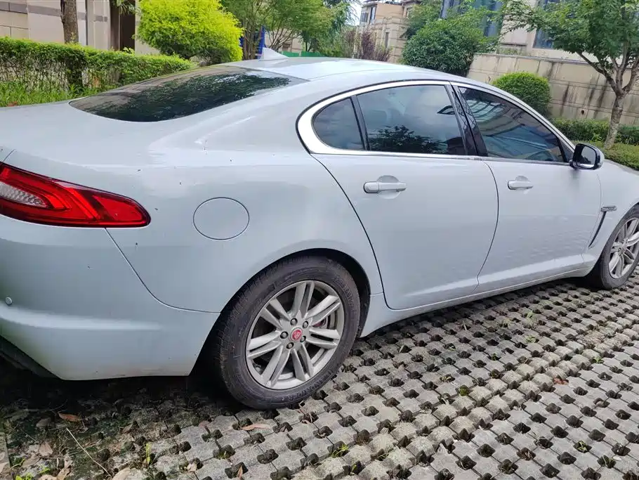 Jaguar XF 2015 — фото 3
