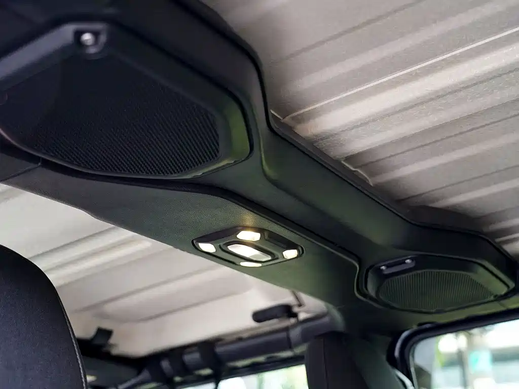 Jeep Wrangler 2020 — фото 16