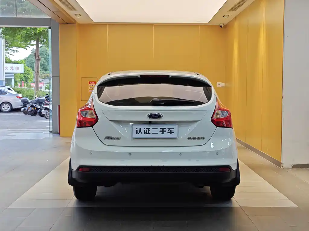 Ford Focus 2015 — фото 27
